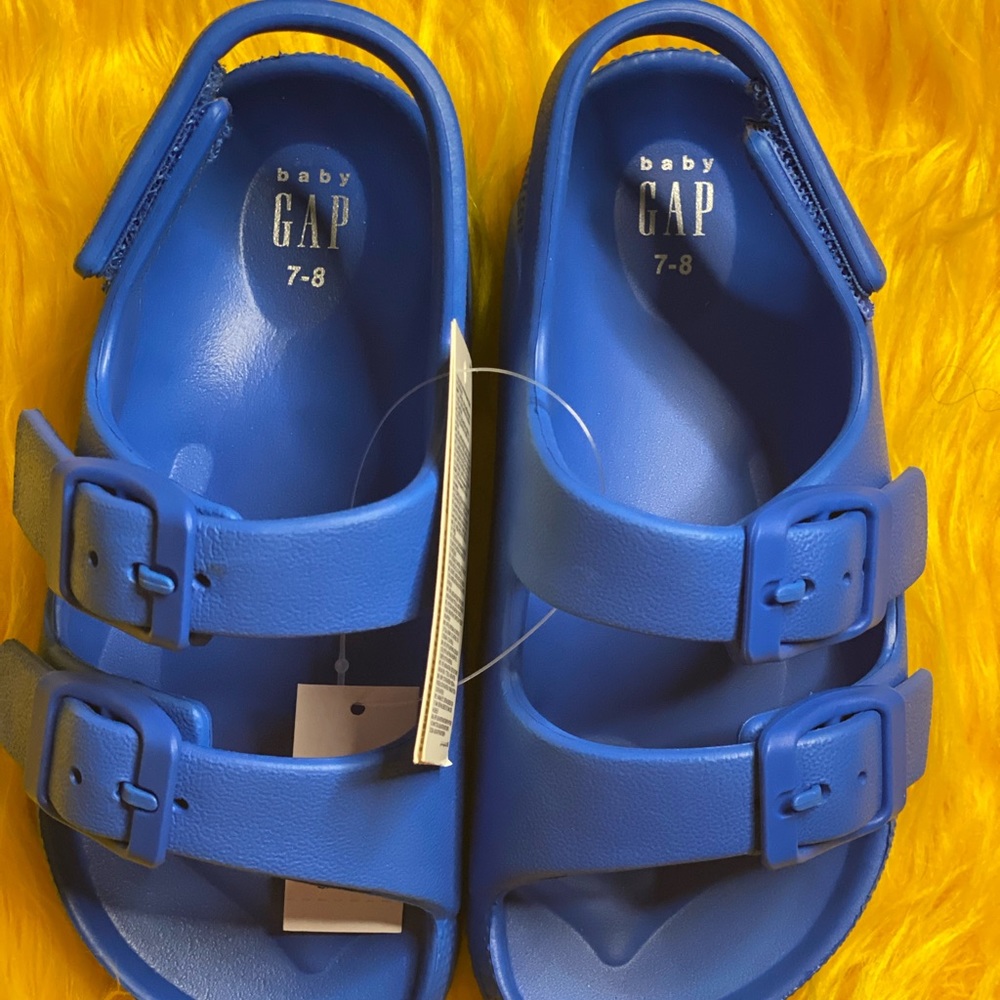 GAP Unisex Toddler Sandals.